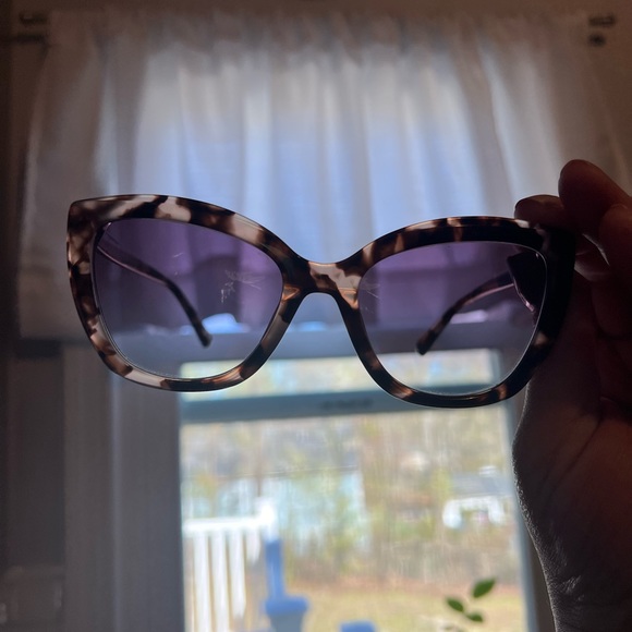 COPY - Practically Brand New Longchamp Sunglasses ๐ - Picture 9 of 9